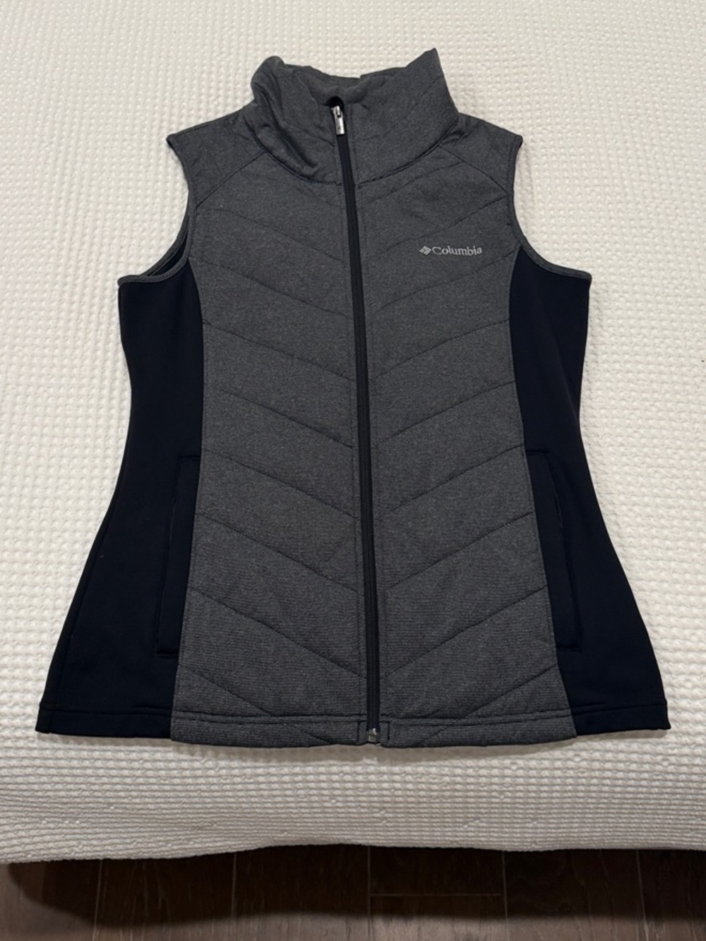 Columbia Women’s Gray & Black Quilted Vest size Medium